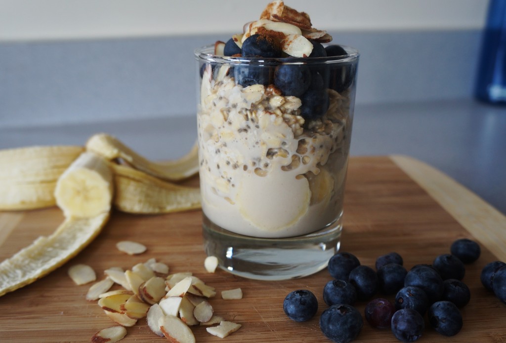 Blueberry almond overnight oats